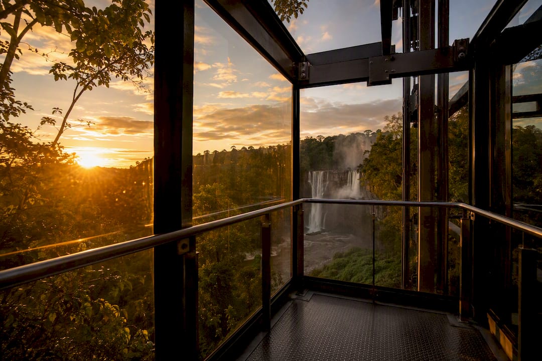 Panoramic elevator at Monday Falls with forest view