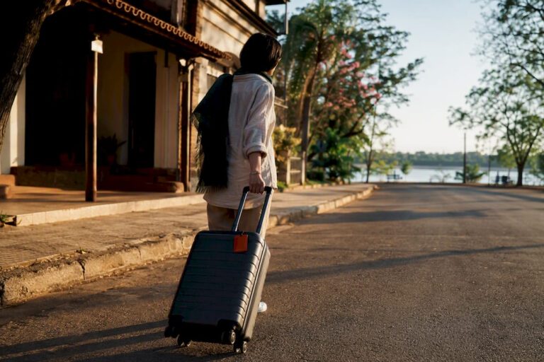 Traveler arriving in Pilar with luggage